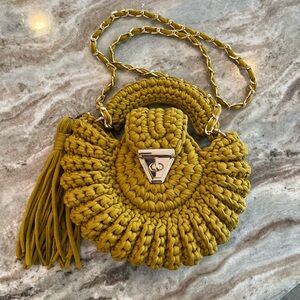 Chic Mustard Woven Handbag 💛